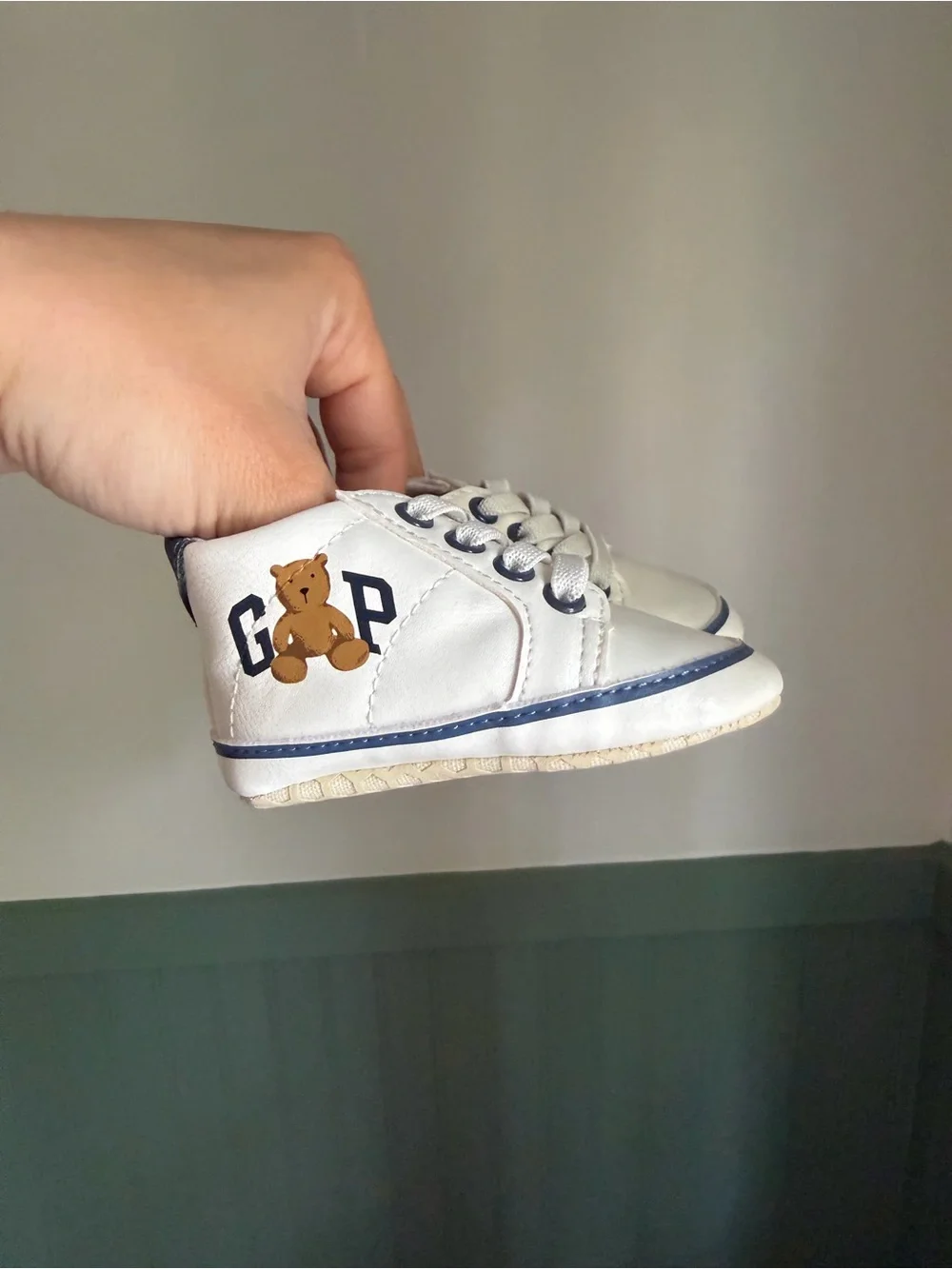 GAP comfortable white
